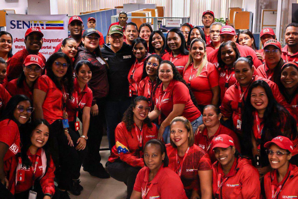 SENIAT_Oficial's tweet photo. ¡MÁS TRABAJO EFECTIVO! 🇻🇪❤️

El #SENIAT avanza con convicción y vocación de servicio a la consolidación de un sistema tributario efectivo y robustecido en el marco de las 7 Transformaciones que garantizan al pueblo venezolano la mayor suma de felicidad social. https://t.co/IosE8IU8bK