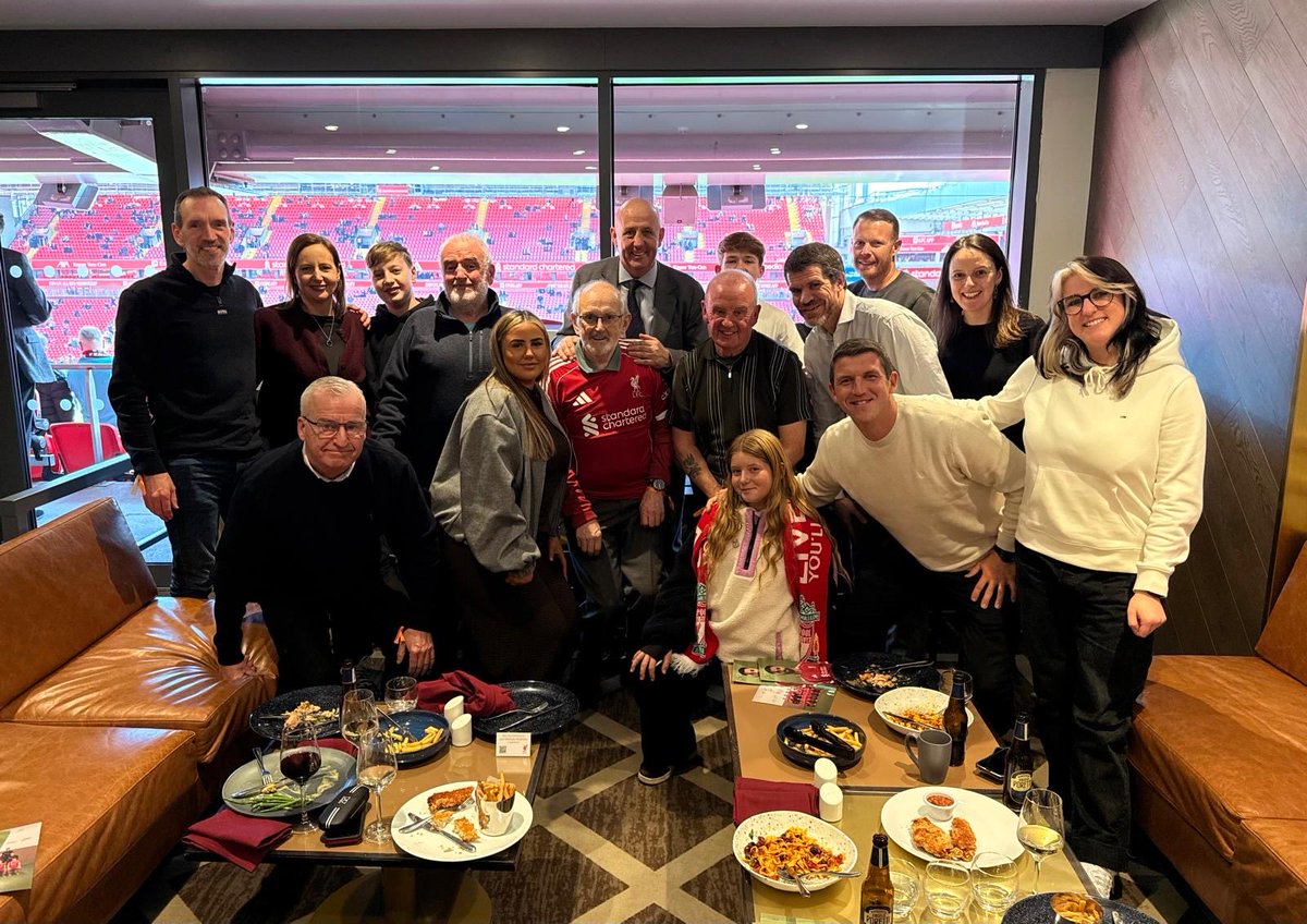 Red Neighbours tweet media