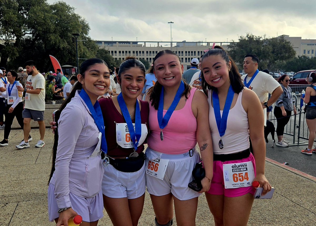 ZachryAVID's tweet photo. A little UTSA Diploma Dash this morning with the coaching squad. Got to see some #ForeverWolverines as well! π§‘π https://t.co/iHJcvAf8aT