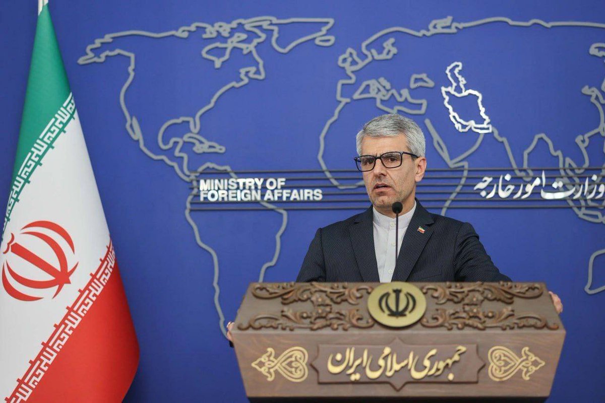 SoftWarNews's tweet photo. 🇮🇷 Juru bicara Kementerian Luar Negeri Iran mengatakan bahwa setiap titik di kawasan yang dieksploitasi oleh AS terhadap Iran akan menjadi target yang sah bagi Iran.

- Rakyat Iran bukanlah inisiator perang ini, tetapi mereka dengan gigih membela diri.

- Bangsa Iran tidak memiliki permusuhan dengan rakyat Amerika dan kami berteman dengan semua negara di kawasan ini.

- Dalam pembelaan diri yang sah, kami terpaksa menargetkan sumber agresi tersebut.
