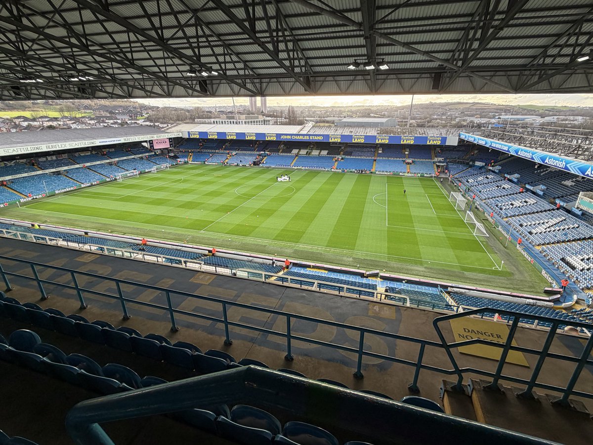 LaroncheJeremy's tweet photo. @ManCityFra @premierleague D’ici https://t.co/4Q3u3gJKYm