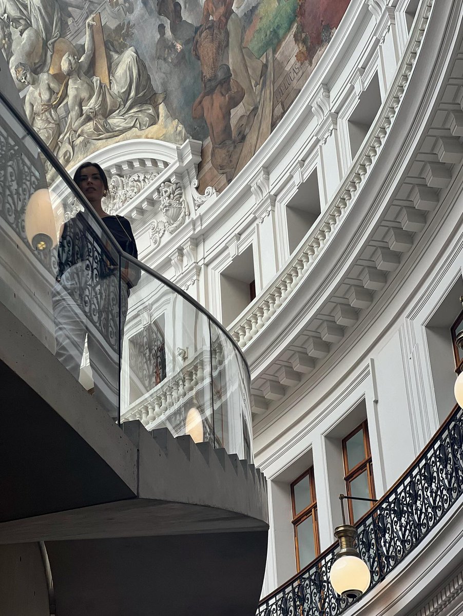 Sacromek's tweet photo. Bourse de commerce de Paris https://t.co/sgkDo4RSz3