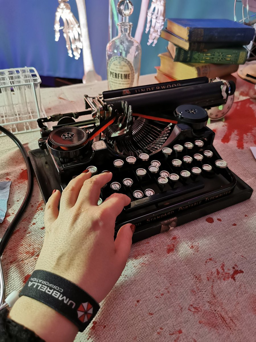 Reyiell's tweet photo. Still can't believe yesterday happened...Thank you so much to  @CapcomEurope @RE_Games for inviting me to the RE Launch party❤️
RE means so much to me, a dream come true! 
Meeting @asantalbano, Emma &amp; Jane was the highlight of the night🥰! 

[ad/invite]
#ResidentEvilRequiem https://t.co/zXiNTFfHKj