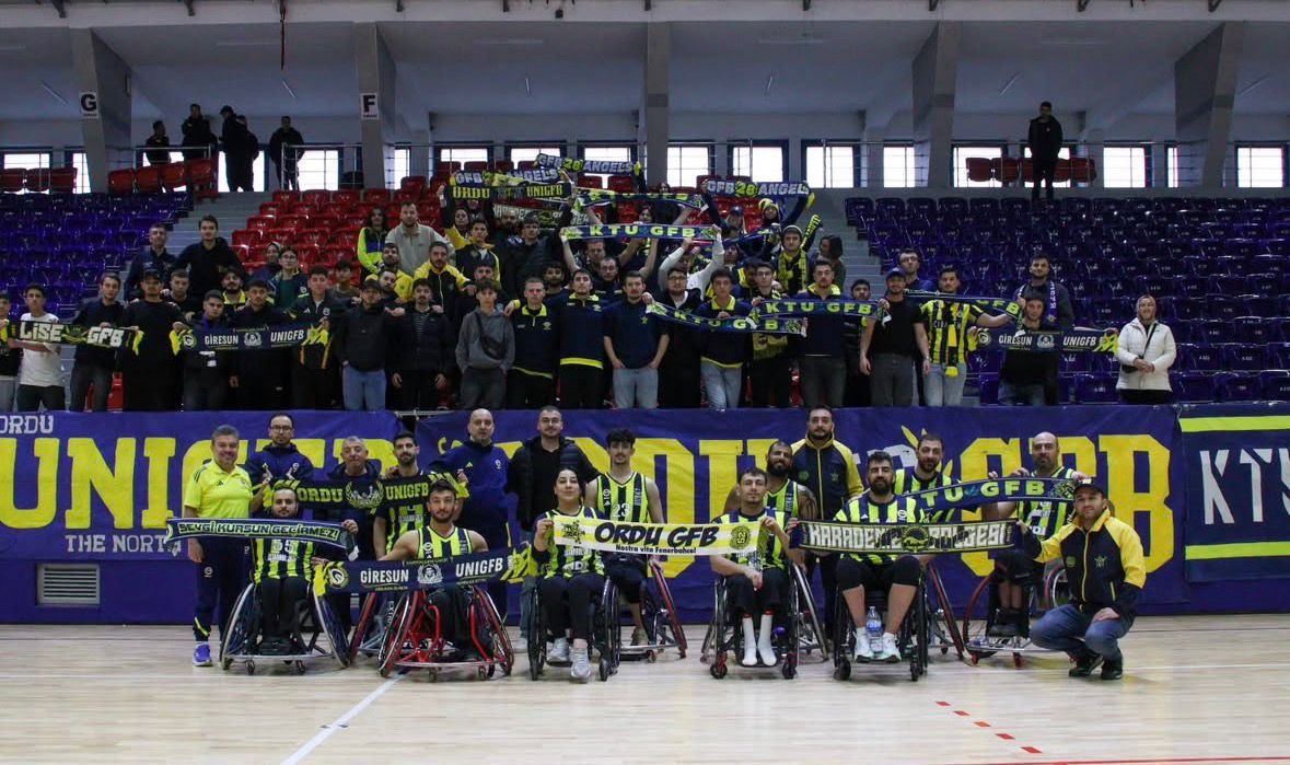 VURULDUK BİZ BU ARMAYA! #UNIGFB

Fenerbahçe Tekerlekli Sandalye Basketbol Takımımızı, Ordu Büyükşehir Belediyespor karşısında Ordu’da yalnız bırakmadık.