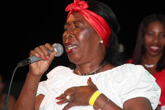 Se nos fue Enerolisa Nuñez la voz mas alta de la tradicion de la Salve afrodominicana. Una maestra de dimensiones impresionantes; compositora, lider de orquesta, arreglista, productora y sobre todo luchadora voraz de su herencia. El pais esta en luto con tu partida Nero