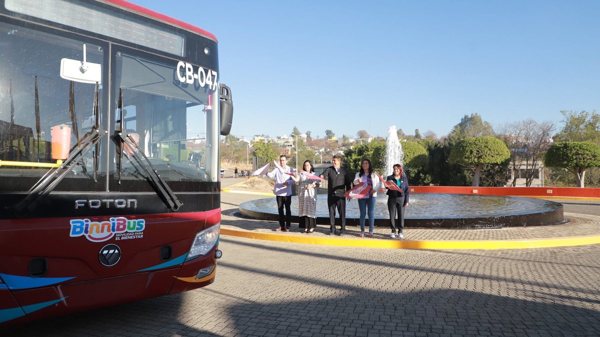 TaniaLopezXoxo's tweet photo. 🚌🚍Hoy arranca una ruta que acerca tranquilidad y apoyo a miles de familias. 👧🏽👦🏻👵🏼👩🏻👴🏼👨🏻✨🫶🏻

Asistí al banderazo de salida 🚩de la ruta RC13 del @BinniBus🚍, que conecta el @critoaxaca con el Hospital ISSSTE, beneficiando a más de 4 mil personas usuarias. https://t.co/Kh96r5Sco7