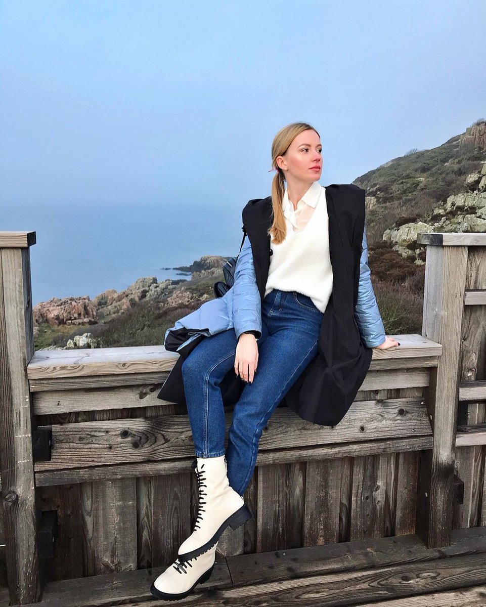 Daphne05e's tweet photo. You can't predict tomorrow, but you can cherish today.

The word "dream" is too distant.

I just hope we don't lose our dreams along the way. https://t.co/3AzxaEUIWx