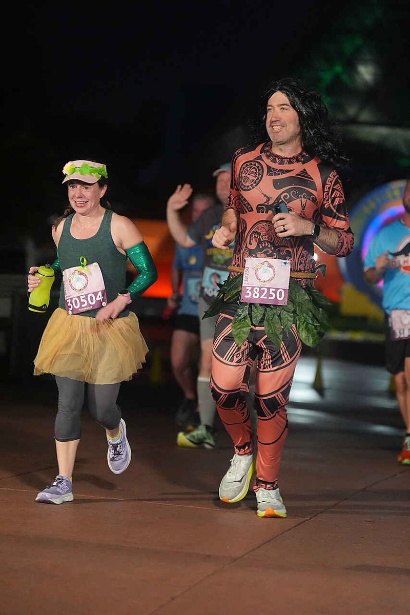 StephMaltzDC's tweet image. Love my running and finish smiles @runDisney @WaltDisneyWorld #Princess10k #FairyTaleChallenge #RunDisney #happyrunner