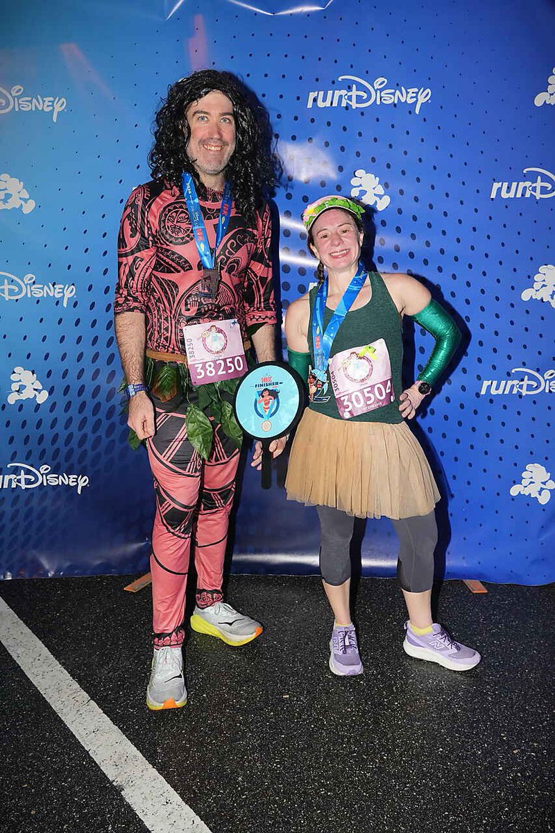 StephMaltzDC's tweet image. Love my running and finish smiles @runDisney @WaltDisneyWorld #Princess10k #FairyTaleChallenge #RunDisney #happyrunner