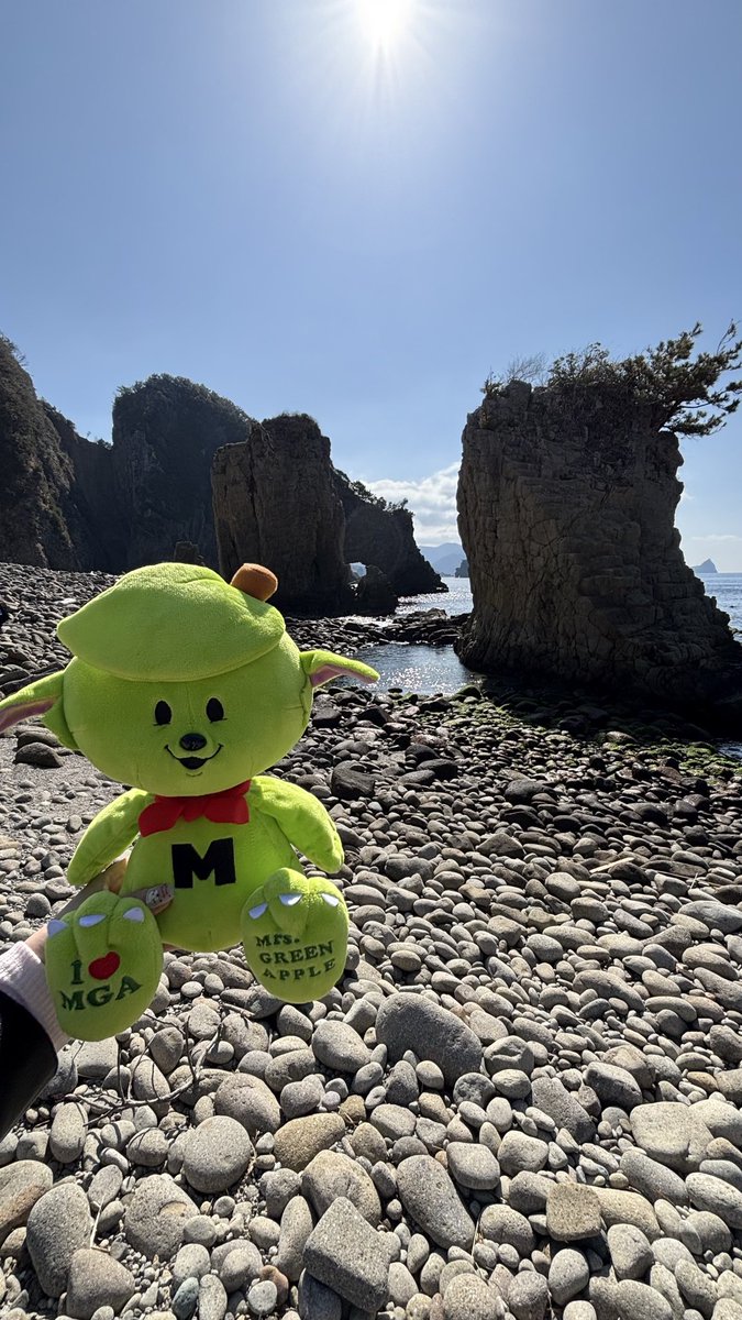 ya3fkj's tweet photo. -lulu.-
西伊豆旅行が決まった後にリリースされてロケ地が近いということで…
少し前にロケ地行ってきました！🍏
天気にも恵まれて駿河湾が綺麗すぎた💙
 #MrsGREENAPPLE 
 #lulu https://t.co/8CZoVXYvxq