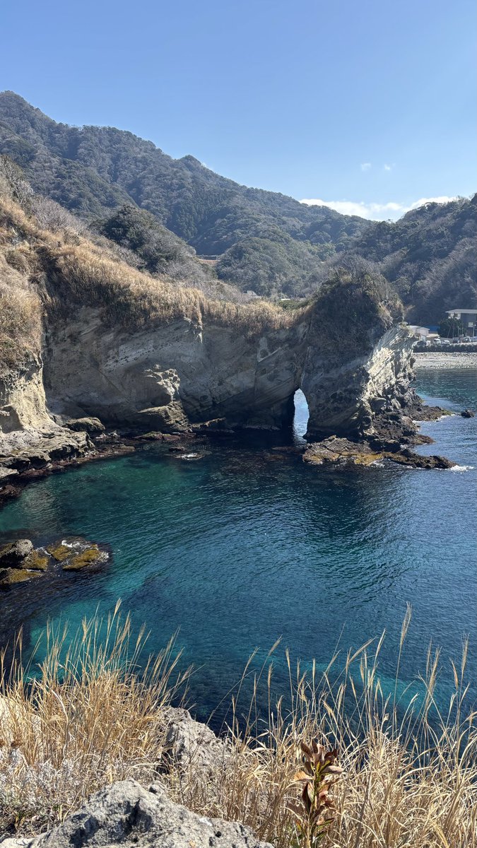 ya3fkj's tweet photo. -lulu.-
西伊豆旅行が決まった後にリリースされてロケ地が近いということで…
少し前にロケ地行ってきました！🍏
天気にも恵まれて駿河湾が綺麗すぎた💙
 #MrsGREENAPPLE 
 #lulu https://t.co/8CZoVXYvxq