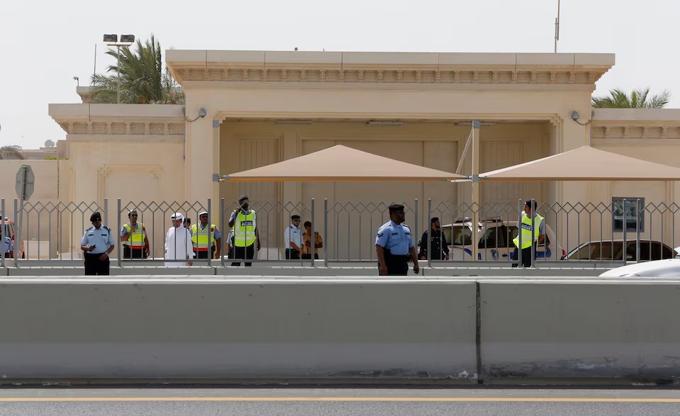 MarioNawfal's tweet photo. 🚨🇶🇦🇮🇷 Qatar just issued a nationwide shelter-in-place order.

The entire country told to stay inside.

This is the same Qatar that hosts Al Jazeera, mediates every conflict in the region, and has spent decades being everyone's neutral friend.

Iran is firing at them anyway. https://t.co/LJ3v8lRRKH