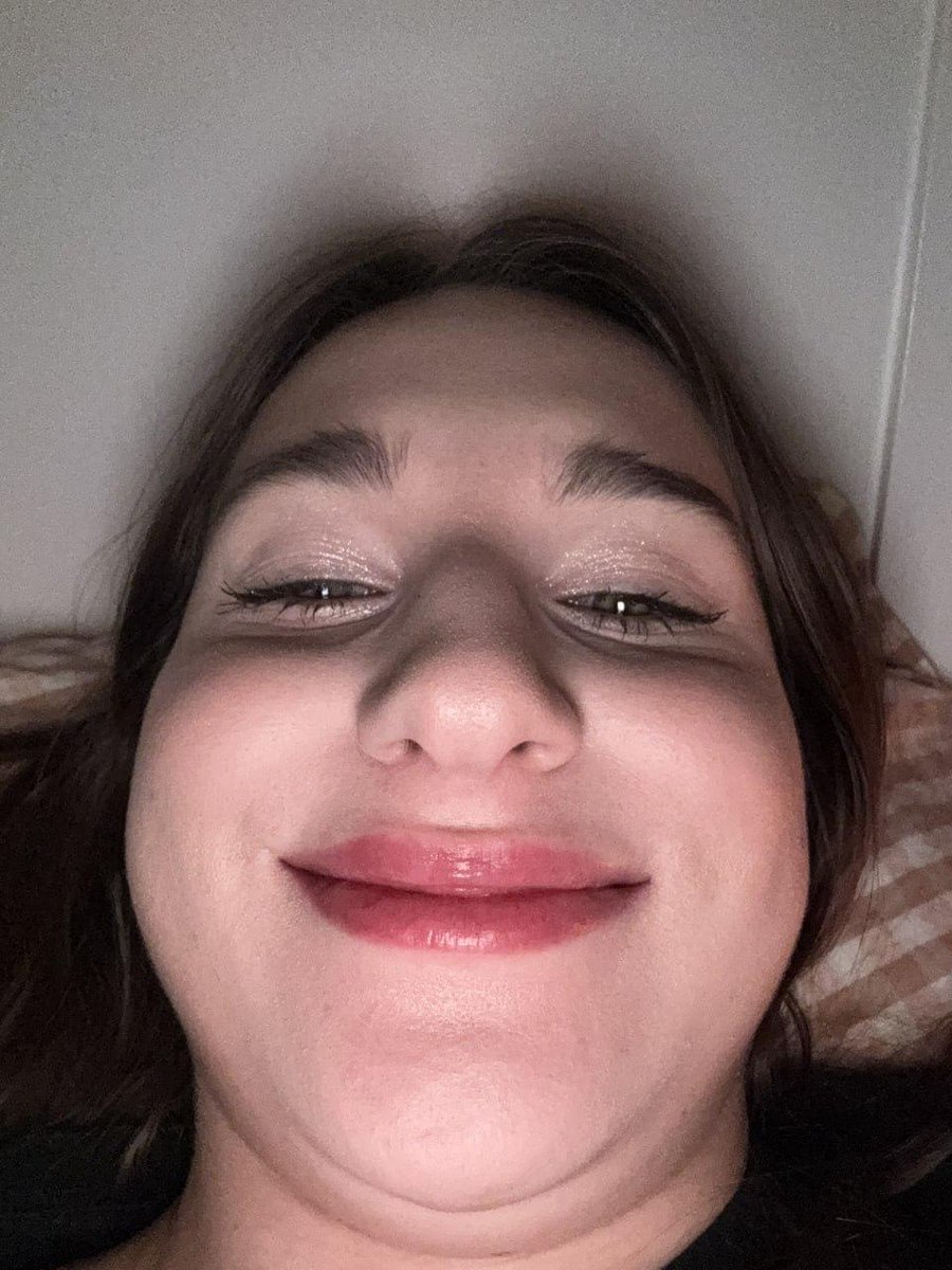 bamby_eyes_vip's tweet image. Funny flash selfie 📸😅 why does the flash always expose everything like that? Still kinda love it though.
#flashselfie #funnyface #randomshot #nightmood #justforfun