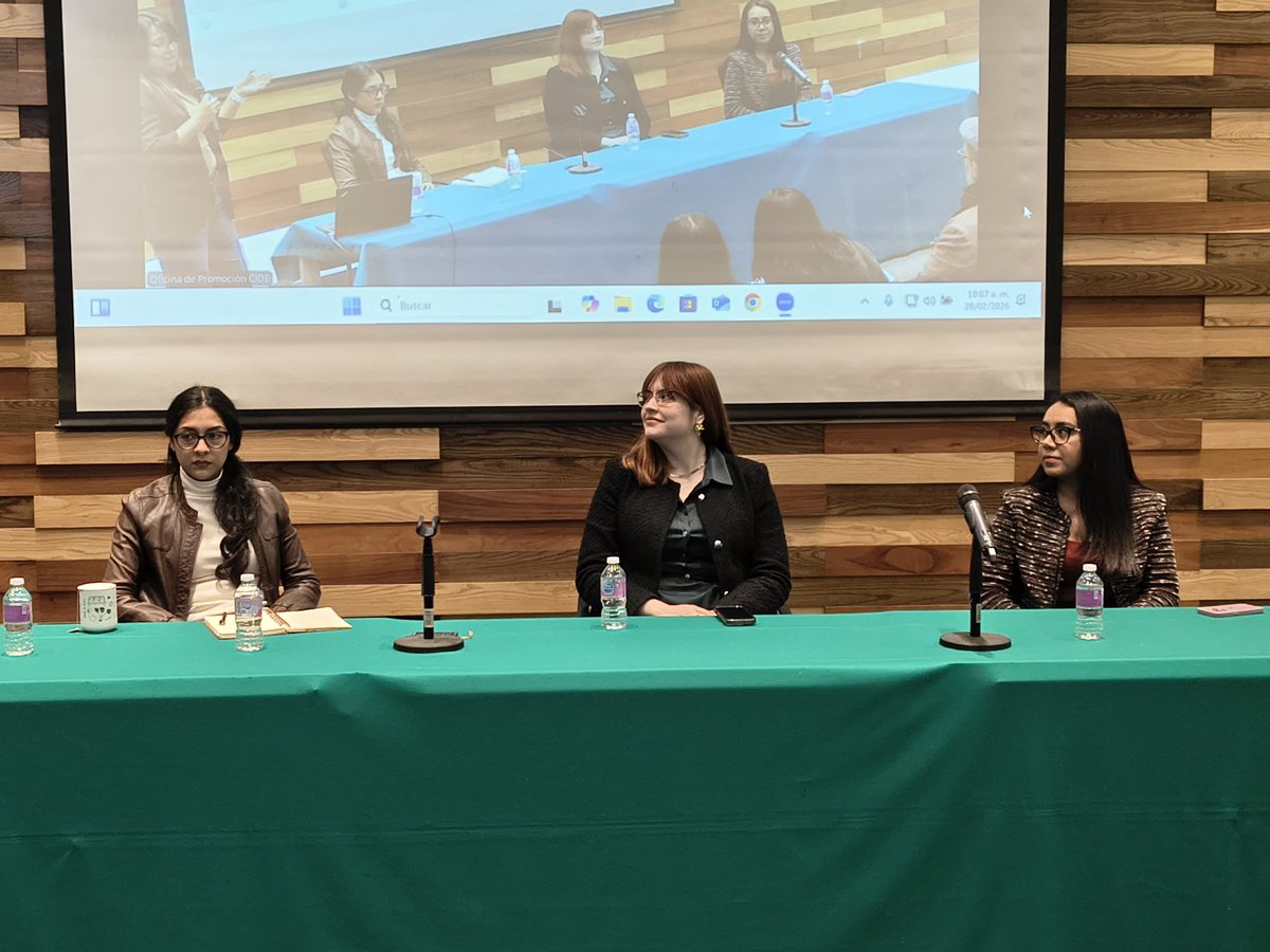 CIDE_MX's tweet photo. Ahora, Cecilia Corvera, Daniela Martínez y Diana García, egresadas de las licenciaturas en Economía, Derecho y Ciencia Política y Relaciones Internacionales del CIDE, conversan y comparten experiencias con las y los interesados en estudiar en esta Institución.
#deCIDEte https://t.co/SNmjbSy7lf