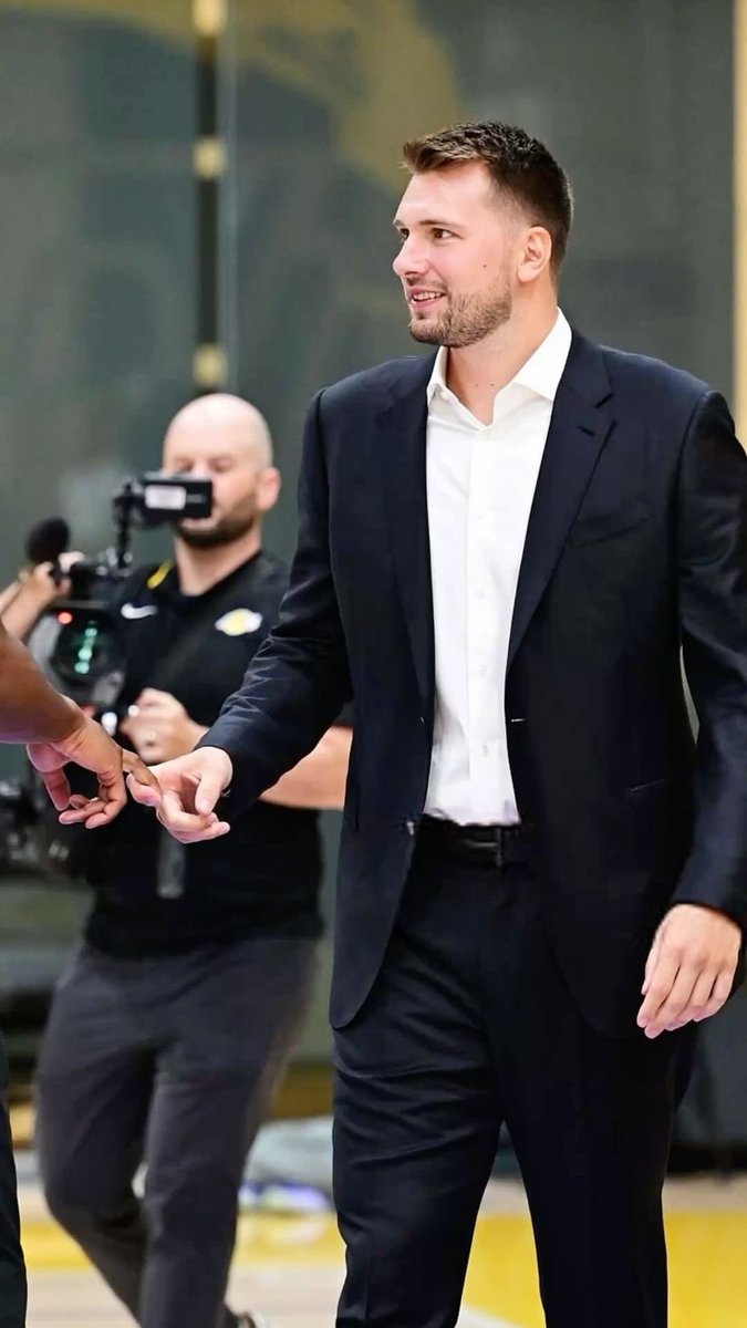 jlluxe's tweet photo. Happy birthday to my guapo hermoso chulo love you @lukadoncic ❤️🏀 https://t.co/VciHt62eee