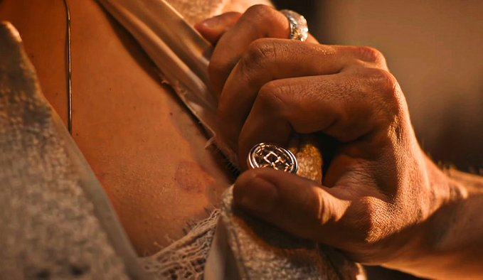 o sırada hamile karısının düşük tehlikesi geçirmesine rağmen sabahında karısının kardeşinin memesini açan serhat akşamına ahlak dersi veriyor oruç açıyor sizde melekin shortunu konuşun şaka gibi karakter tr dizisinin en rezil aşağlık oe karakteridir ŞERRO YELDURAN <a href="/ercanugur/">Ercan Uğur</a> ???