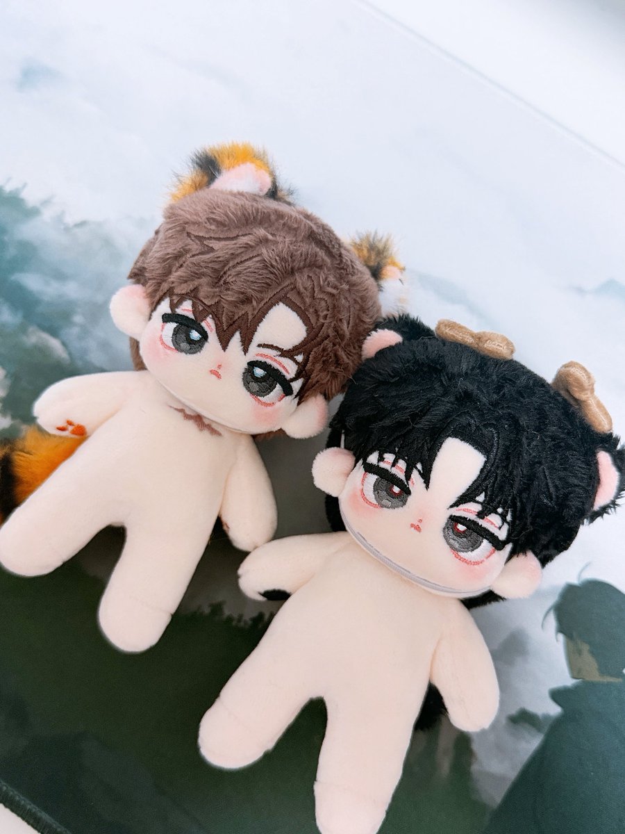 ‼️게릴라 이벤트 발생‼️
멘션 남겨주시면 추첨해서 두분께 도롱요원sp 또는 도롱솔음sp 랜덤으로 보내드립니다,, 추첨은 3~4시쯤 할게요 (볼터치되어 있는 애들이며 처분 시 양도 X 반환만 가능, 본 솜들을 구매하신 분들은 참여 지양 부탁드립니다)