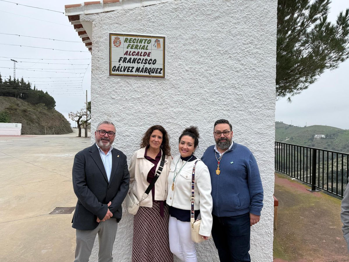 PSOEmalaga's tweet photo. 🌹 Hoy hemos asistido al homenaje a Paco Gálvez, alcalde socialista de #Sedella (1995–2007).
✊🏻 Su trabajo y compromiso transformaron el municipio y dejaron un legado que perdura. https://t.co/UwSdqjbOEW