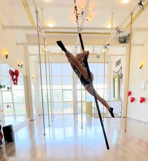 domelyAmaro's tweet photo. Un cuerpo que se estira cada día , es un cuerpo que no se escoge con los años.
#Split
#Flexibility
#FlyingPole
#PolePendulo https://t.co/4nR8YOzwLR