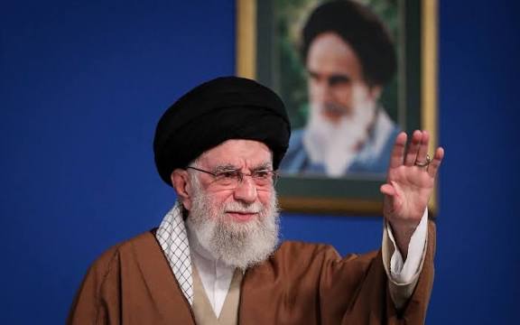 ThisIsGreatBrit's tweet photo. 🚨 Unconfirmed reports circulating that Iran’s Supreme Leader Ayatollah Khamenei has been killed.
No official confirmation yet.
If true, this would send shockwaves across the Middle East.
Waiting for verification, what would this mean for regional stability? 👇
#Iran #MiddleEast #Breaking
