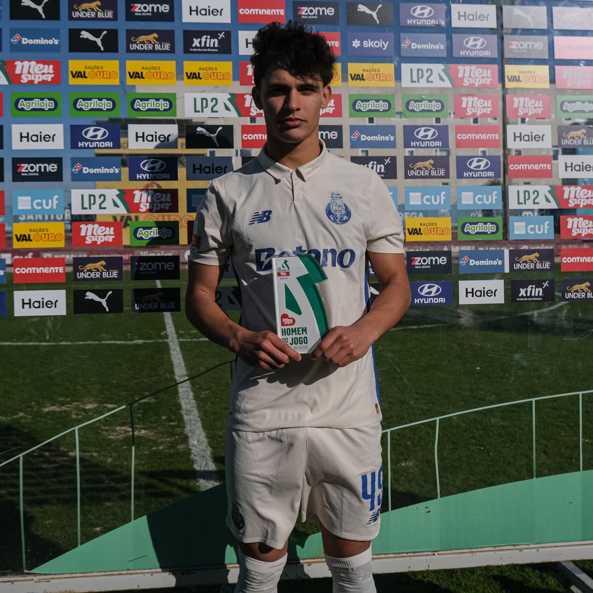 Gonçalo Sousa ⭐️ 𝐌𝐕𝐏 Liga Portugal 2
🪄 1 golo e 1 assistência

#FCPortoB #MarcaPorto