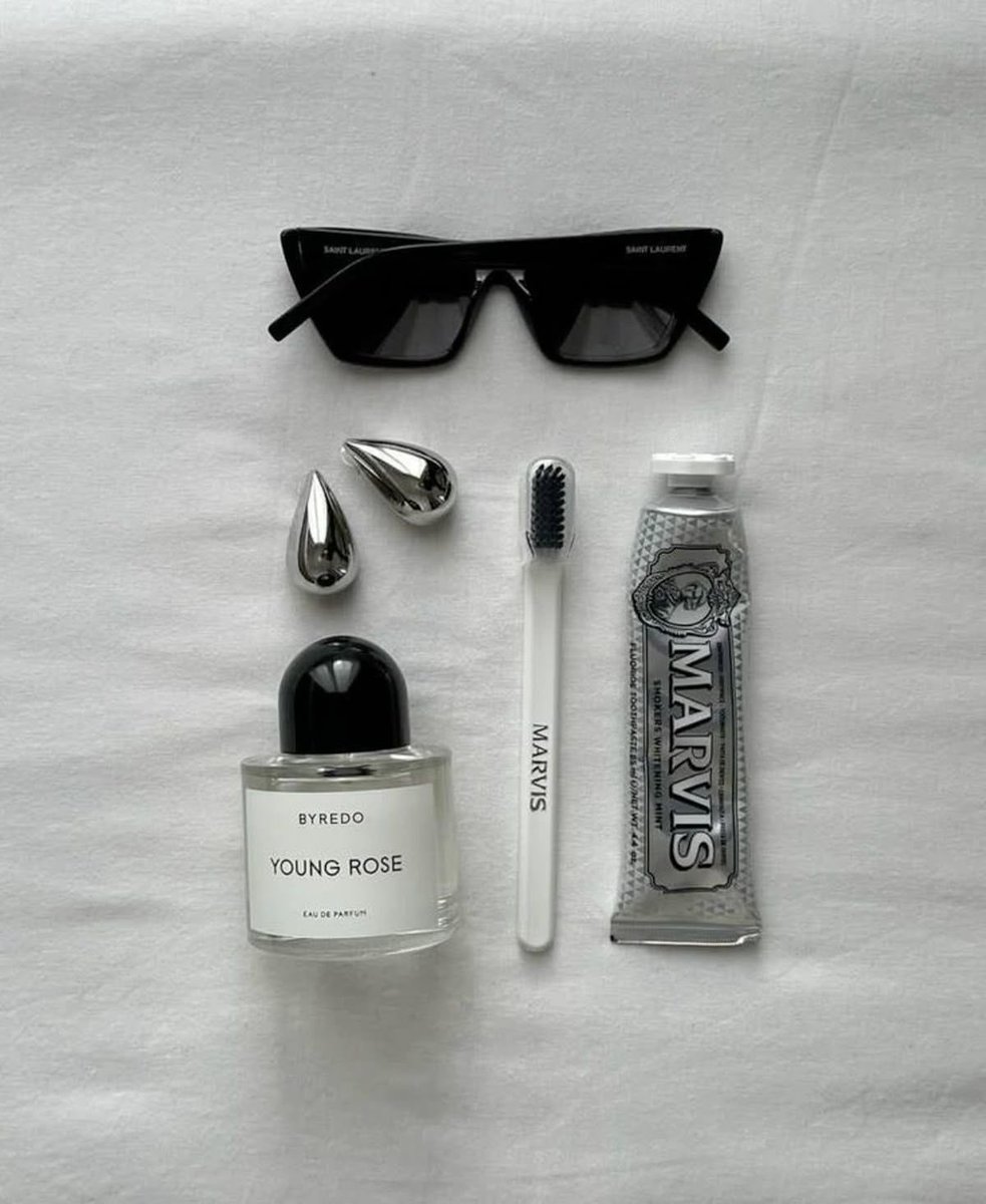 classyladylife's tweet photo. silver details🩶 https://t.co/8BEvcw1VE6