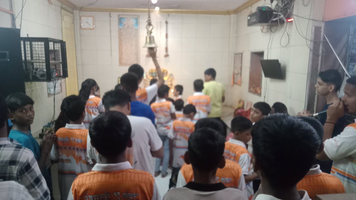 sanatansevasang's tweet photo. #सनातन_सेवा_संघ🚩
आज संघर्ष नगर, असल्फा, 3 नं खाड़ी और संघर्ष नगर 9 नंबर में शनिवार शाम की साप्ताहिक आरती और बैठक मंदिर में आनंद पूर्वक सफल हुई, आरती को आनंदपूर्वक बनाने के लिए सभी सनातनियो का तहे दिल से धन्यवाद🙏🙏
एक ही लक्ष्य :- #शनिवार_साप्ताहिक_आरती
जय सनातन सेवा संघ💪🚩 https://t.co/b6F6MzsD8V