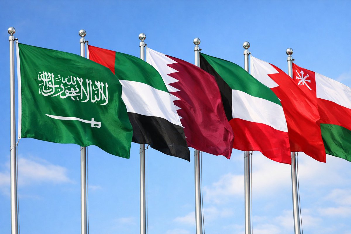 مـّنـار tweet media