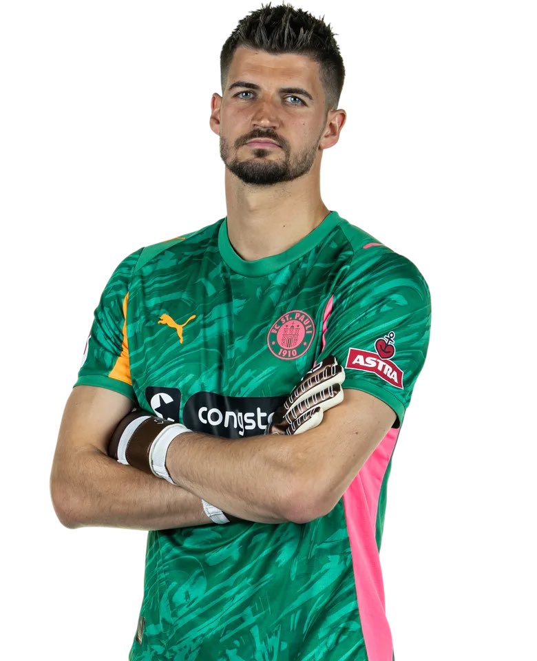 𝔪𝔬 tweet media