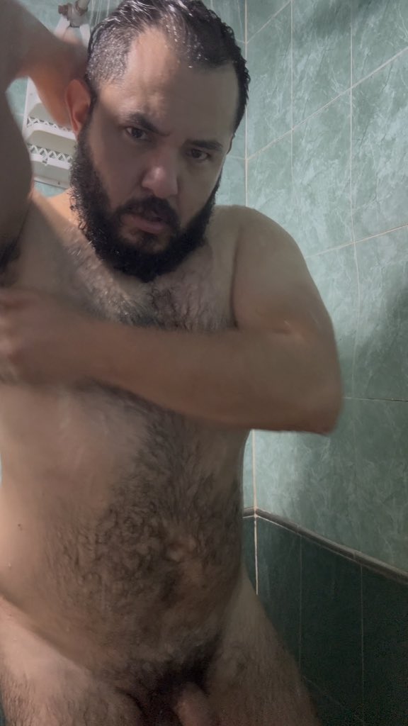 TobyLugo2099's tweet photo. Con este calor ni la ducha quita completamente el sudor https://t.co/8WMCM0PZQ4
