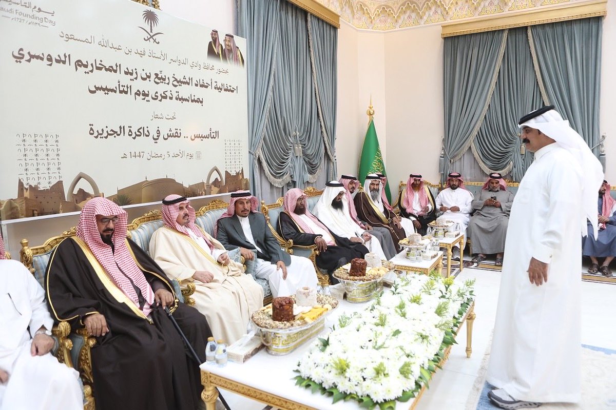 الشيخ سلطان بن جلعود بن ربيّع المخاريم، رجل له حضوره الاجتماعي،وعلاقاته المتميزة مع الجميع، ويهتم بالتاريخ، يأسرك بأخلاقه وشهامته وكرمه، فهو حفيد الشيخ والفارس والأمير في عصره ربيّع بن زيد الدوسري - رحمه الله -.
شكراً له على تنظيمه هذه الفعالية الجميلة ضمن وفائه وحبّه لوطنه.