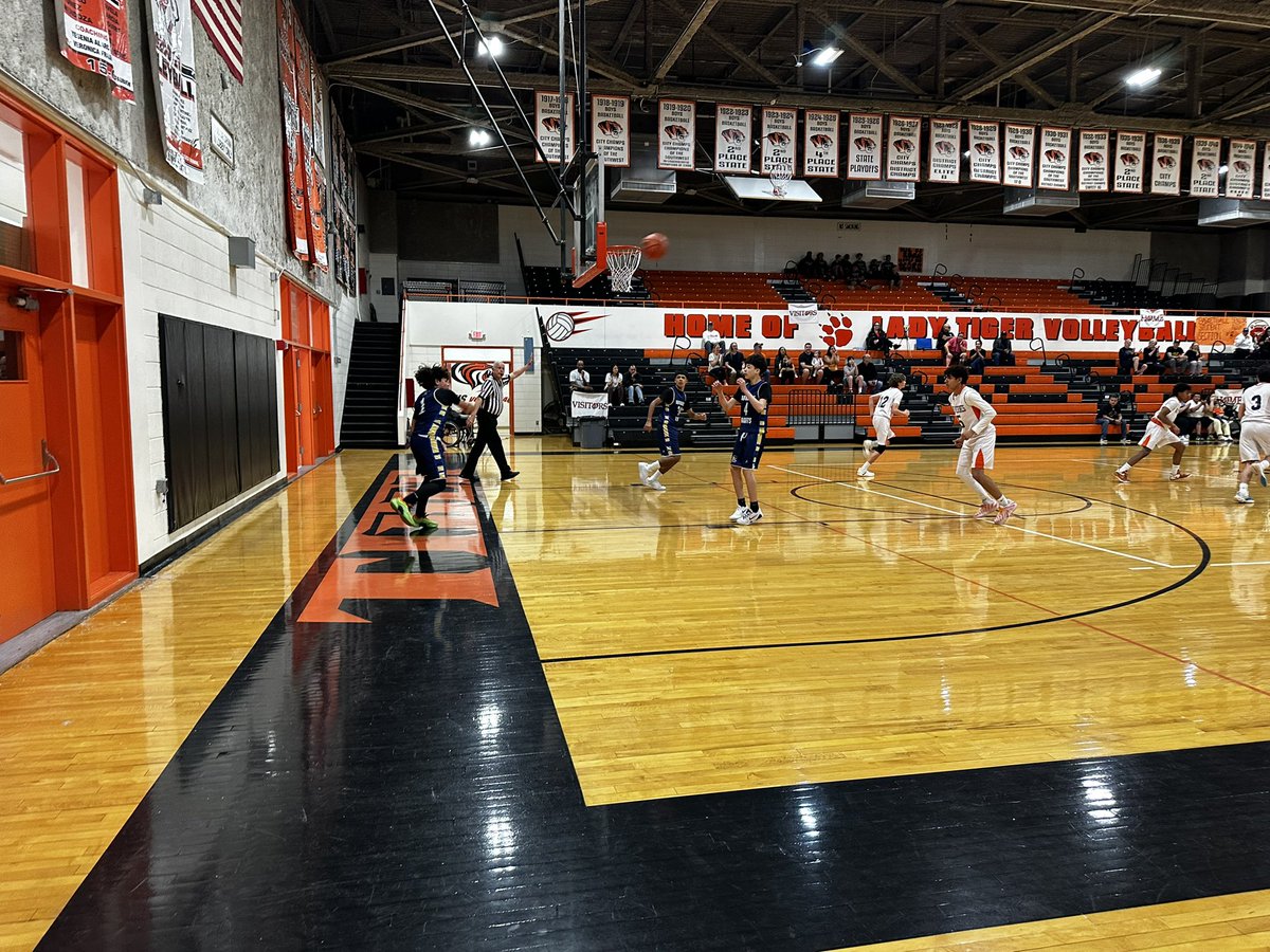 NuriRobles1's tweet photo. 8th Grade Boys took the court for today’s first tournament game against Wiggs. Let’s go Knights! #KnightNation #ItStartsWithUs 💙💛💙 https://t.co/AvvQk2SZ68