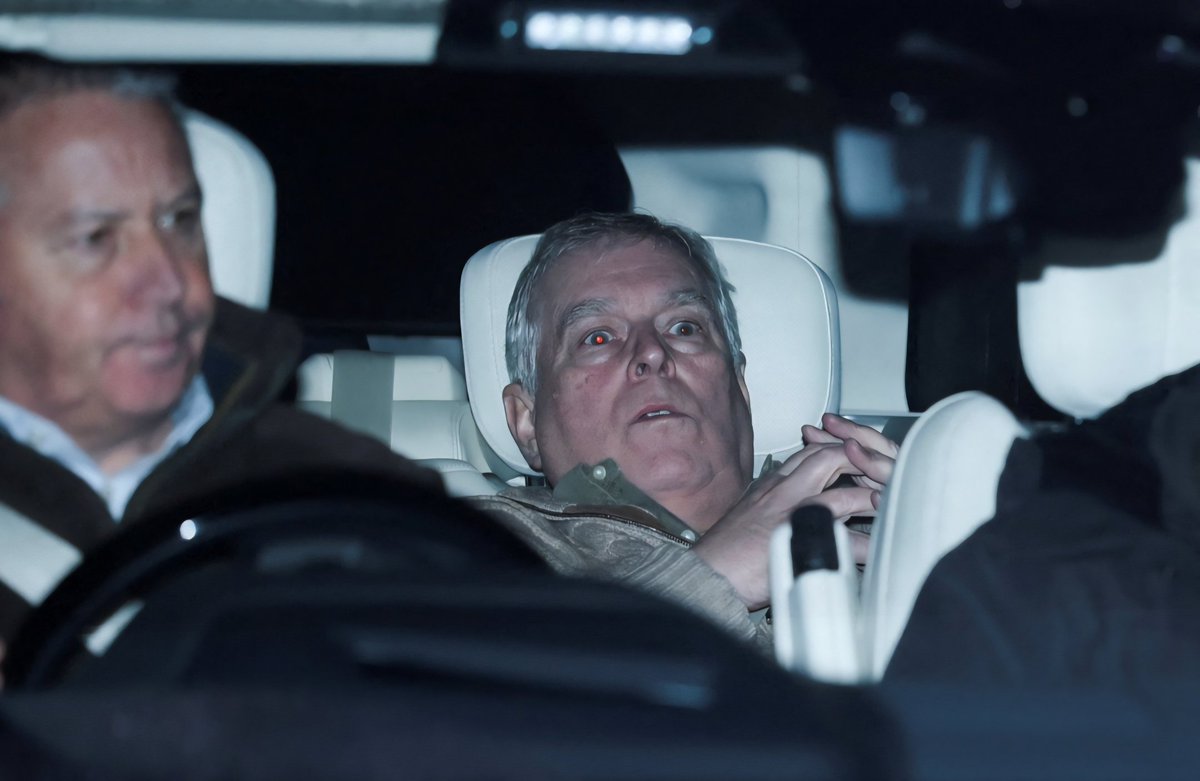 kindaintoit__'s tweet photo. ❗️ Według Page Six Netflix rozważa wznowienie "The Crown" w celu zrealizowania odcinków przedstawiających upadek Andrzeja Mountbattena-Windsora. Nie wiem, brzmi jak totalny fake, ale gdyby to zrobili to pierwsza bym odpalała z popcornem w ręku. https://t.co/okziCNP11d