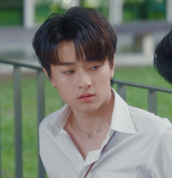 lnwhmu's tweet photo. ผ่านมา5อีพีแล้ว ไม่รู้เกิดอะไรขึ้นแต่อีพีนี้แปะหล่อจังwa (หรือชั้นคิดไปเอง)  ฮีคิลทุกซีนที่กล้องโคสอัพหน้าฮีเลยวะ 

แปะ คือตัวละครทึ่โคตรเรียลเลย ในกลุ่มเพื่อนต้องมีคนแบบนี้สักคนจริงๆ คนที่ให้คำปรึกษาเราแต่ก็ด่าเราด้วย เวฟเป็นแปะที่โคตรมีเสน่ห์เลย 

#ด้วงกับเธอEP5  #waavetnp https://t.co/0PxC14mj9g