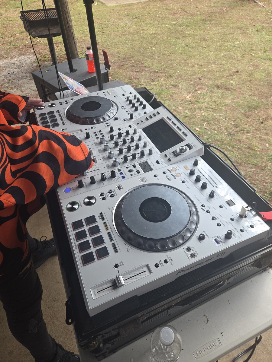 The Huggabulf™️ 🔜 EDCLV, Megaplex tweet media