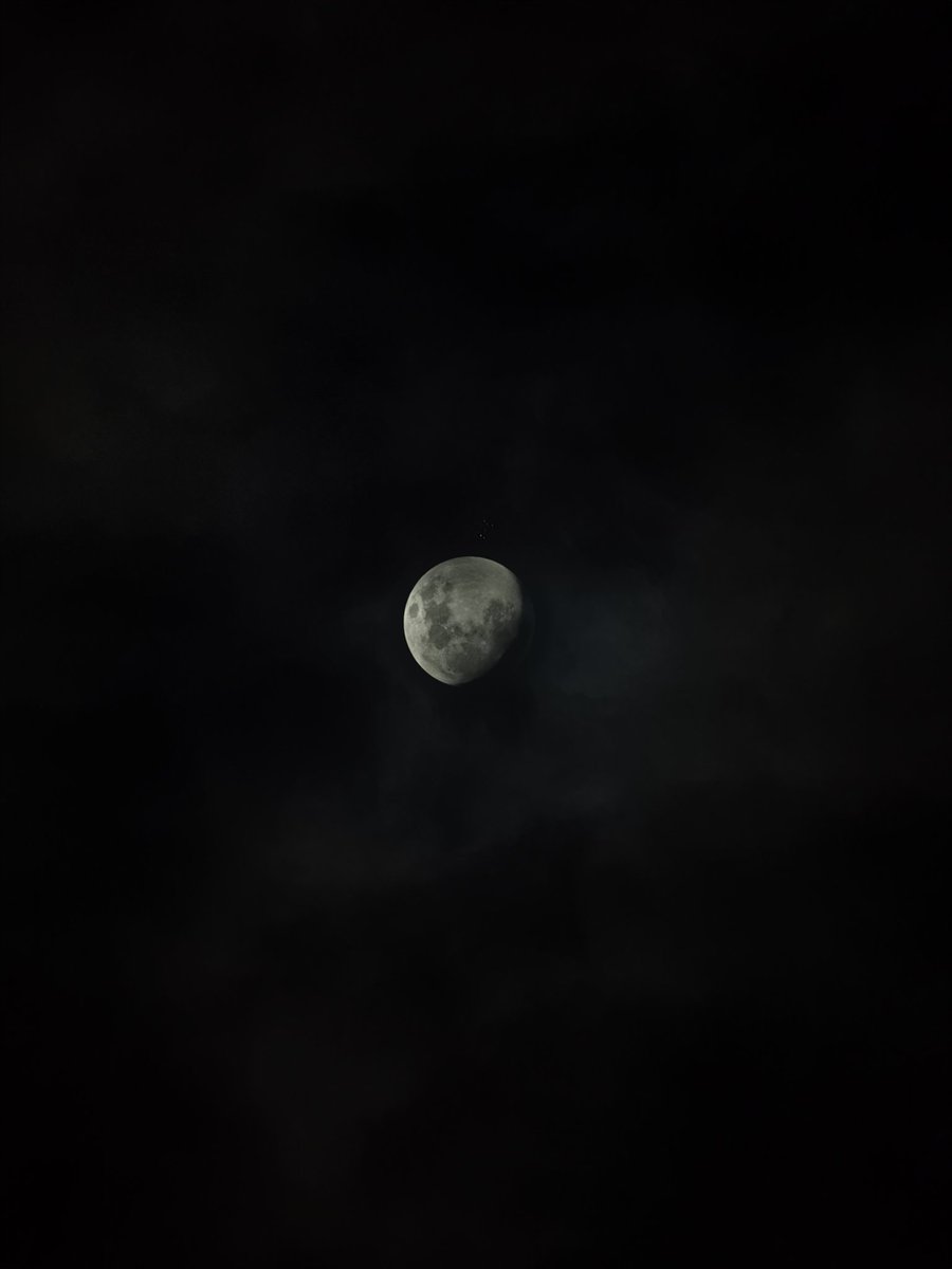 Here's a photo I took yesterday on my way home from work, from overseas, for Chris....

#BangChan #방찬