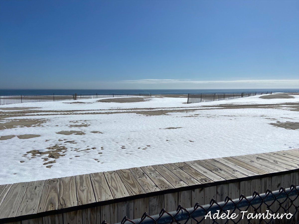 AdeleSellsNJ's tweet image. Morning, always love seeing snow on the beach. Jenks parking lot was packed at 10:30, cabin fever I guess. It felt so good to breathe in the Ocean air. Have a great day! ☀️ 🌊 ❄️ #grateful #beachlife #breakintheweather