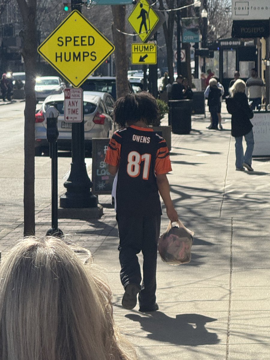 bengaljims_BTR's tweet photo. Just ran into @terrellowens in @OTRCINCY! Meeting with @bengals tomorrow. #MakingAComeBack https://t.co/7qZgkBzwMO