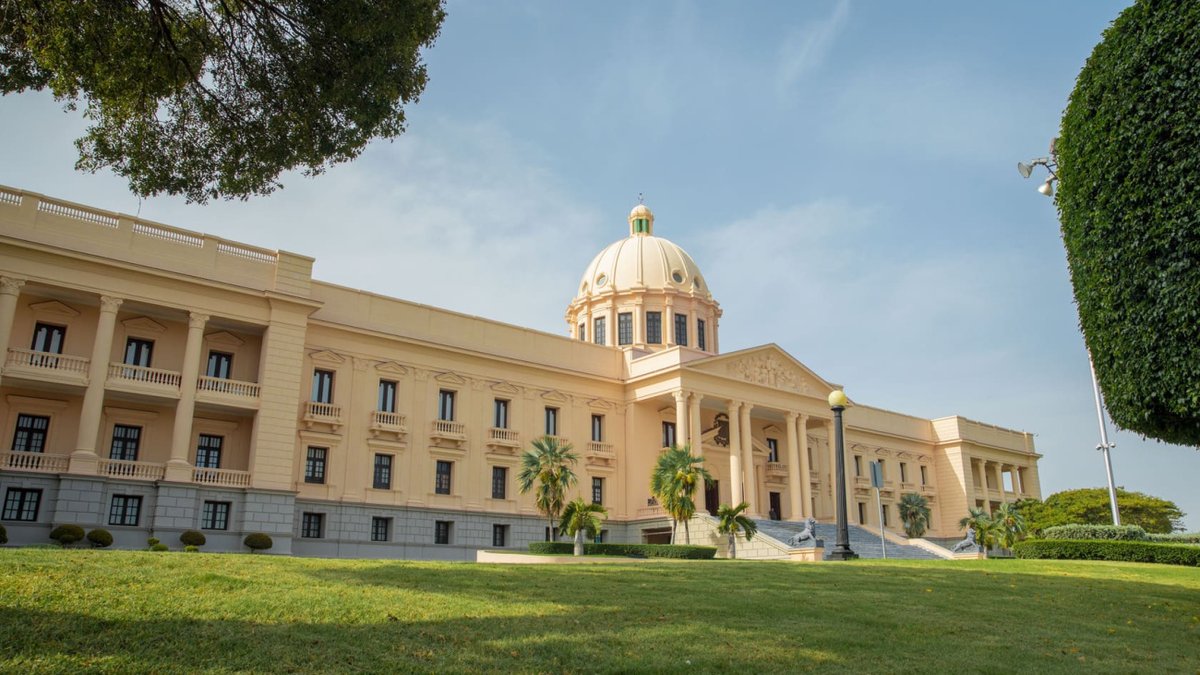 #HechosNews Presidente Luis Abinader emite decreto que dispone ascensos y retiros en las FF. AA..

Leer más 👇
hechosnews.com/presidente-lui…

CC. <a href="/PoliciaRD/">Policía Nacional República Dominicana</a> <a href="/luisabinader/">Luis Abinader</a> <a href="/MinInteriorRD/">Ministerio de Interior y Policía RD</a>      <a href="/DNCD_RD/">DNCD</a> <a href="/pesqueiradiego/">Diego Pesqueira</a>  @GobRD <a href="/Seguridadrd/">Seguridadciudadanard</a>  <a href="/MDefensaRD/">MinisterioDefensaRD</a> <a href="/ProcuraduriaRD/">Procuraduría General de la República Dominicana</a>   <a href="/PresidenciaRD/">Presidencia de la República Dominicana</a>