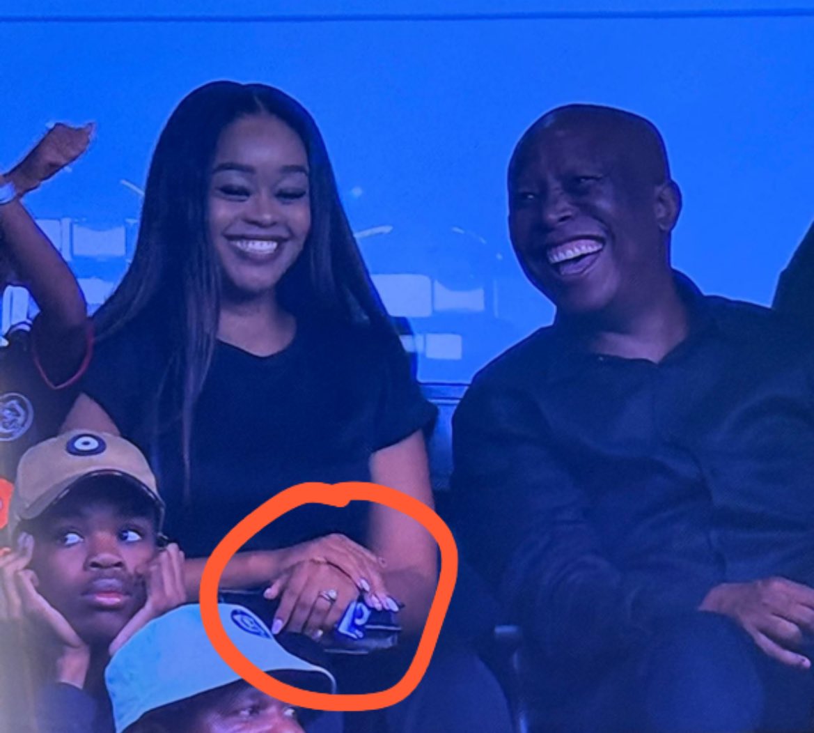 Musa even said Mantwa is no longer wearing her marriage ring.

Ngamasende la?