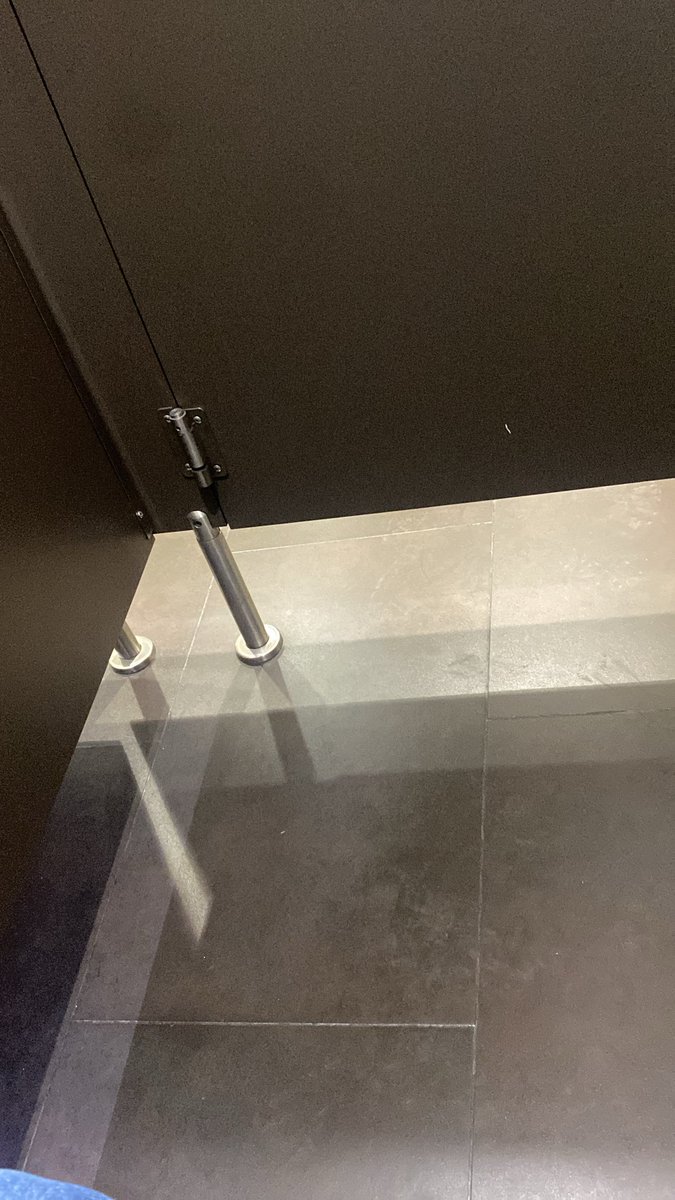 liquido69's tweet photo. Quien pára morbo wc corte inglés murcia https://t.co/EbPw4I0Pee