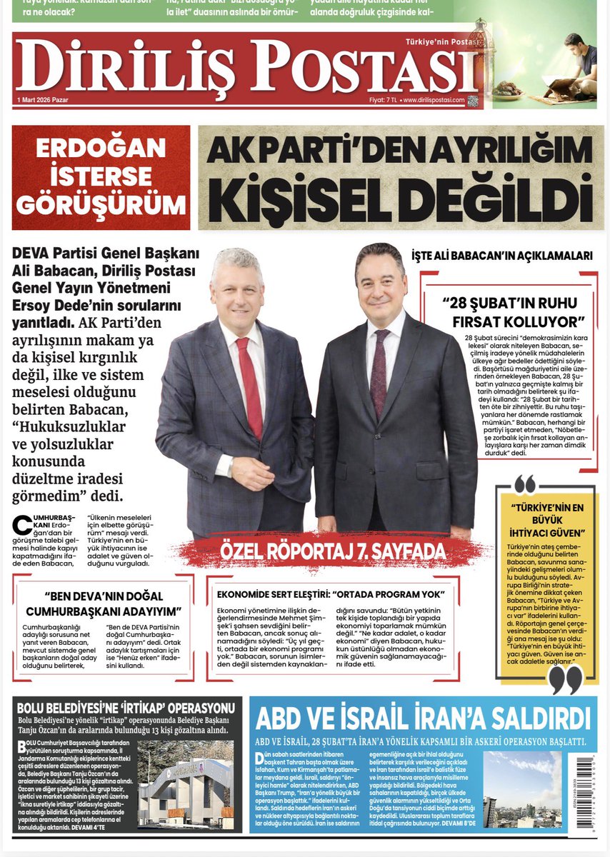 dirilispostasi's tweet photo. ALİ BABACAN DİRİLİŞ POSTASINA KONUŞTU

“ERDOĞAN İSTERSE GÖRÜŞÜRÜM”  ALİ BABACAN: AK PARTİ’DEN AYRILIĞIM KİŞİSEL DEĞİLDİ

DEVA Partisi Genel Başkanı Ali Babacan, Diriliş Postası Genel Yayın Yönetmeni Ersoy Dede’nin sorularını yanıtladı. AK Parti’den ayrılışının makam ya da kişisel kırgınlık değil, ilke ve sistem meselesi olduğunu belirten Babacan, “Hukuksuzluklar ve yolsuzluklar konusunda düzeltme iradesi görmedim” dedi.
Cumhurbaşkanı Erdoğan’dan bir görüşme talebi gelmesi halinde kapıyı kapatmadığını ifade eden Babacan, “Ülkenin meseleleri için elbette görüşürüm” mesajı verdi. Türkiye’nin en büyük ihtiyacının ise adalet ve güven olduğunu vurguladı.  İŞTE ALİ BABACAN’IN AÇIKLAMALARI  “28 ŞUBAT’IN RUHU FIRSAT KOLLUYOR”
28 Şubat sürecini “demokrasimizin kara lekesi” olarak niteleyen Babacan, seçilmiş iradeye yönelik müdahalelerin ülkeye ağır bedeller ödettiğini söyledi. Başörtüsü mağduriyetini aile üzerinden örnekleyen Babacan, 28 Şubat’ın yalnızca geçmişte kalmış bir tarih olmadığını belirterek şu ifadeyi kullandı: “28 Şubat bir tarihten öte bir zihniyettir. Bu ruhu taşıyanlara her dönemde rastlamak mümkün.”Babacan, herhangi bir partiyi işaret etmeden, “Nöbetleşe zorbalık için fırsat kollayan anlayışlara karşı her zaman dimdik durduk” dedi.
“BEN DEVA’NIN DOĞAL CUMHURBAŞKANI ADAYIYIM”
Cumhurbaşkanlığı adaylığı sorusuna net yanıt veren Babacan, mevcut sistemde genel başkanların doğal aday olduğunu belirterek, “Ben de DEVA Partisi’nin doğal Cumhurbaşkanı adayıyım” dedi. Ortak adaylık tartışmaları için ise “Henüz erken” ifadesini kullandı. 
EKONOMİDE SERT ELEŞTİRİ: “ORTADA PROGRAM YOK”
Ekonomi yönetimine ilişkin değerlendirmesinde Mehmet Şimşek’i şahsen sevdiğini belirten Babacan, ancak sonuç alınamadığını söyledi:
“Üç yıl geçti, ortada bir ekonomi programı yok.”Babacan, sorunun isimlerden değil sistemden kaynaklandığını savundu: “Bütün yetkinin tek kişide toplandığı bir yapıda ekonomiyi toparlamak mümkün değil.” “Ne kadar adalet, o kadar ekonomi” diyen Babacan, hukukun üstünlüğü olmadan ekonomik güvenin sağlanamayacağını ifade etti.
“TÜRKİYE’NİN EN BÜYÜK İHTİYACI GÜVEN”
Türkiye’nin ateş çemberinde olduğunu belirten Babacan, savunma sanayiindeki gelişmeleri olumlu bulduğunu söyledi. Avrupa Birliği’nin stratejik önemine dikkat çeken Babacan, “Türkiye ve Avrupa’nın birbirine ihtiyacı var” ifadelerini kullandı.
Röportajın genel çerçevesinde Babacan’ın verdiği ana mesaj ise şu oldu:
“Türkiye’nin en büyük ihtiyacı güven. Güven ise ancak adaletle sağlanır.”