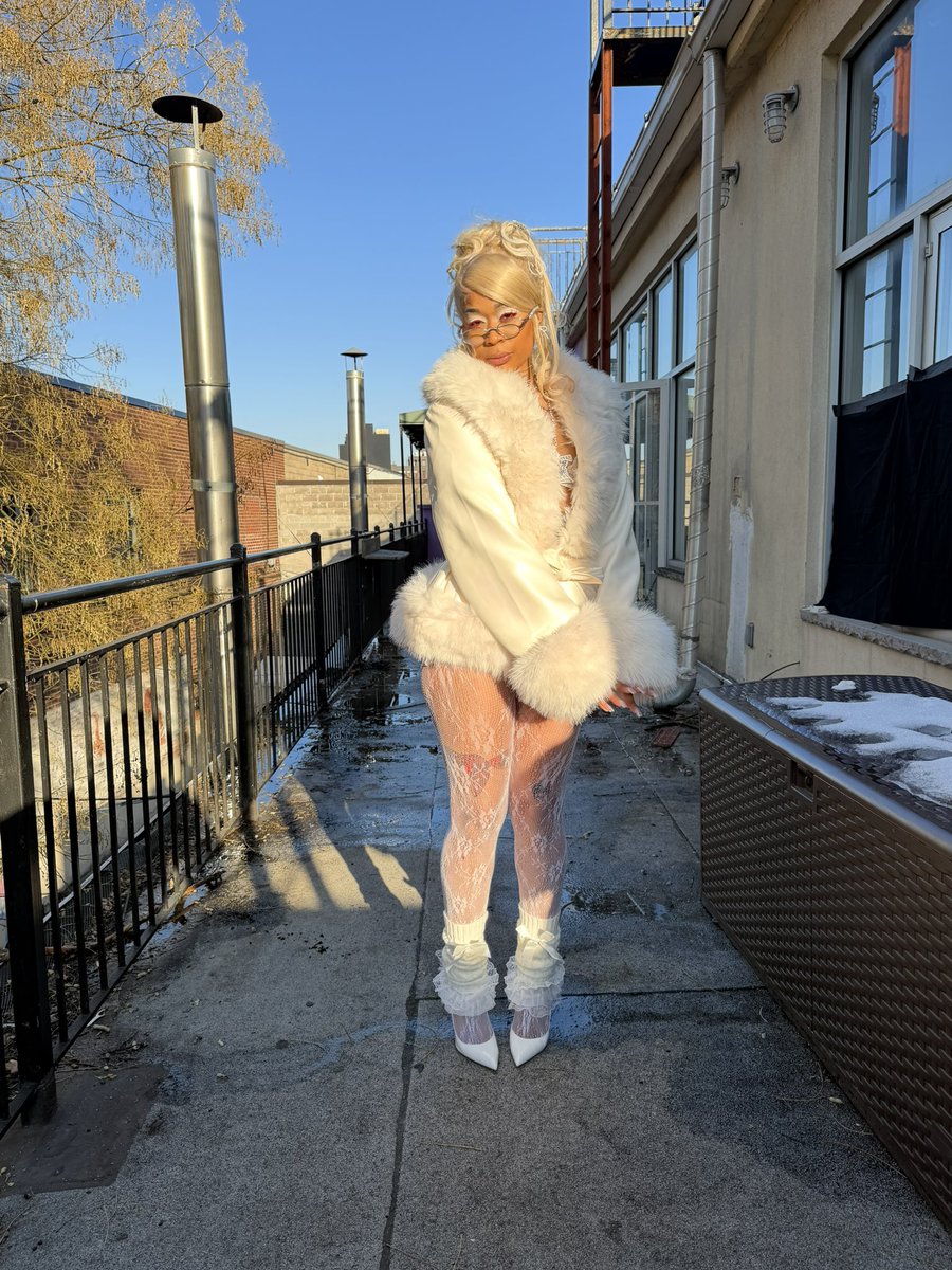 tiafreakyass tweet media