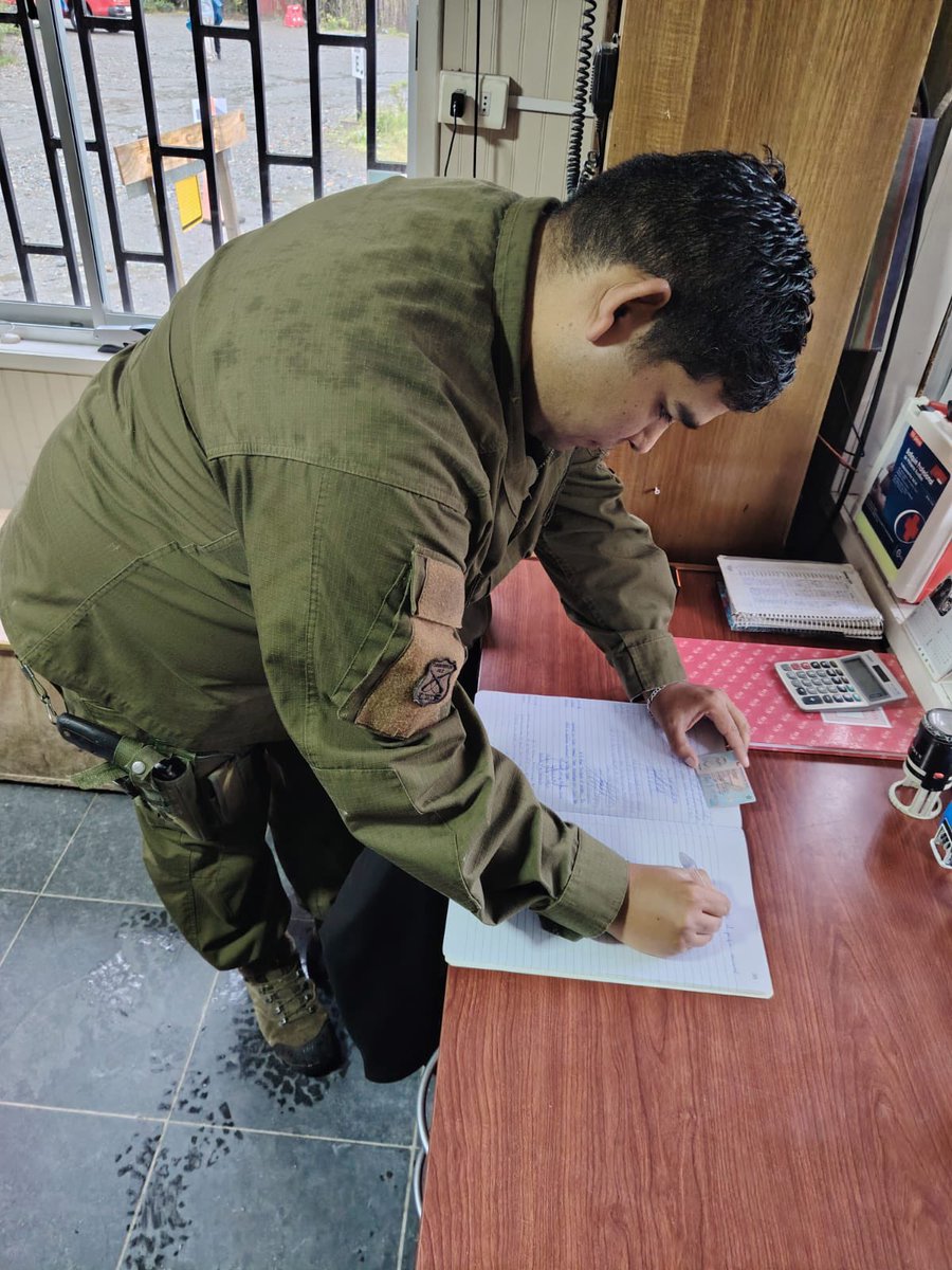 🌧️🚔 Personal del Retén Puyuhuapi realizó labores de vigilancia especial en el Parque Nacional Queulat, reforzando la presencia preventiva ante el frente de mal tiempo que afecta la zona.

Durante el servicio se entregaron recomendaciones a turistas para un desplazamiento seguro.