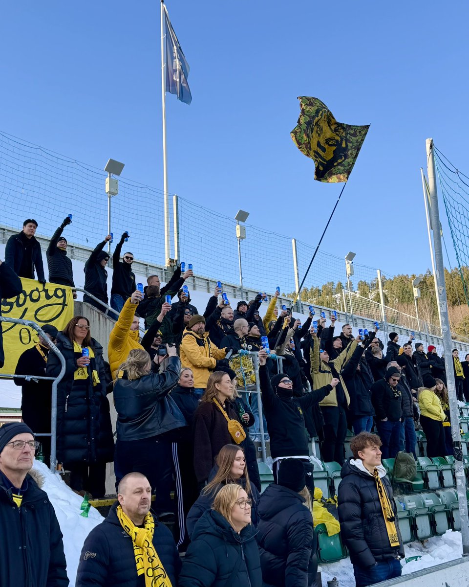 IFElfsborg1904's tweet photo. Stödet på plats 😮‍💨

Stort tack till alla som gjorde resan till Sundsvall för att heja fram di gule 💛
_____
#vitillsammans #elfsborg #borås https://t.co/BcVUuYsTr9