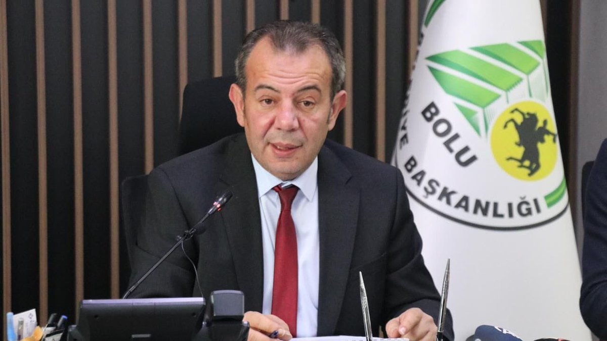 yavuzyilmazd's tweet photo. Bolu'daki her iki seçmenden birinin oyunu almış olan Bolu Belediye Başkanımız Tanju Özcan'ın ifadeye dahi çağrılmadan Jandarma baskınıyla evinden gözaltına alınması kabul edilemez.

Her türlü hukuksuzluğun altına imza atıp, kişiye göre hukuku esas alıp sonra da "bu ülkede hukuk var" diyemezsiniz.

Cumhuriyet Halk Partisi olarak Başkanımız Tanju Özcan'ın yanındayız!