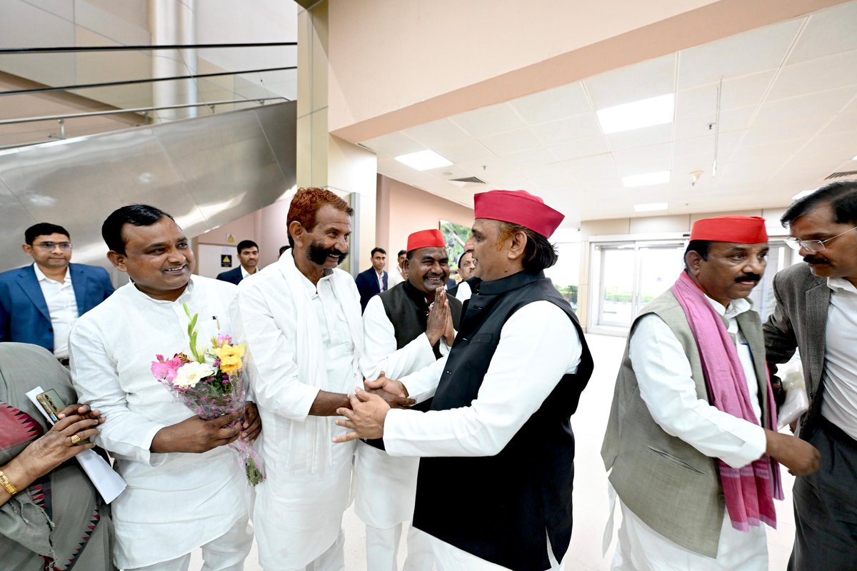 yadavakhilesh's tweet photo. @ प्रयागराज https://t.co/zSmxkE7tle