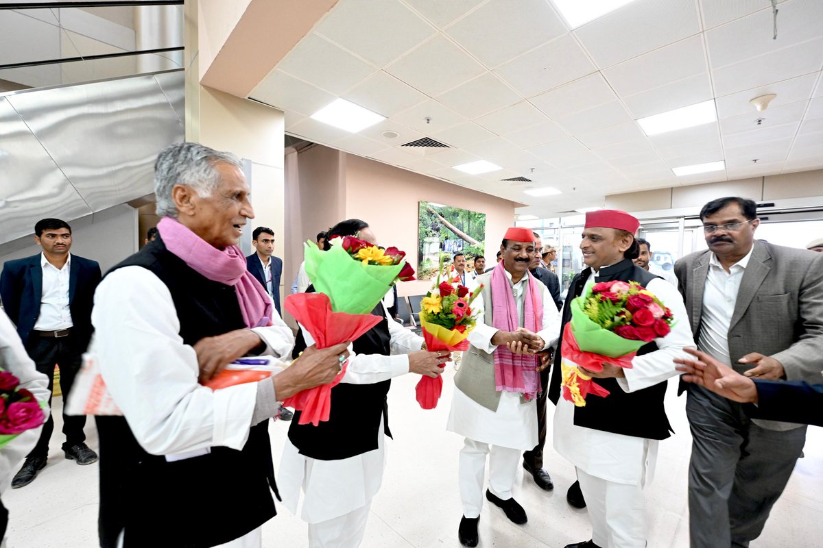 yadavakhilesh's tweet photo. @ प्रयागराज https://t.co/zSmxkE7tle