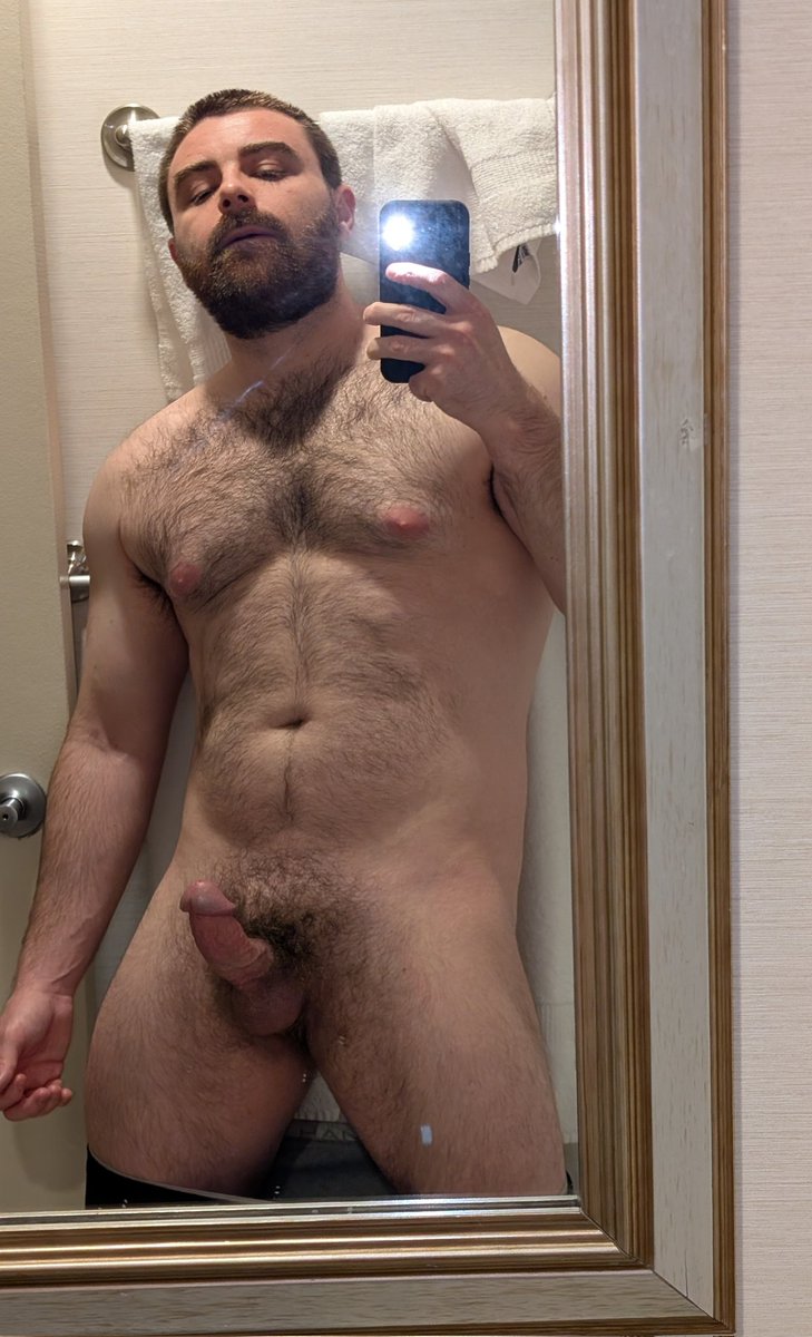 Danmacfitness's tweet photo. I'm just a horny man waiting for you to come drain me https://t.co/MU6KsiQLba