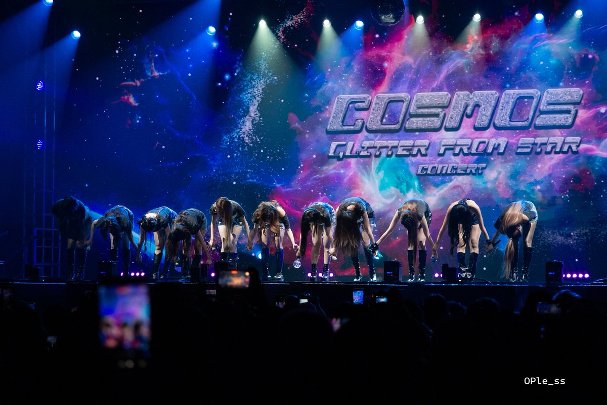 PleSS9988's tweet photo. เก่งกันทุกๆคนเลย 🥰

GLITTER FROM STARS
#Cosmos1stConcert https://t.co/dIZr1uO0We